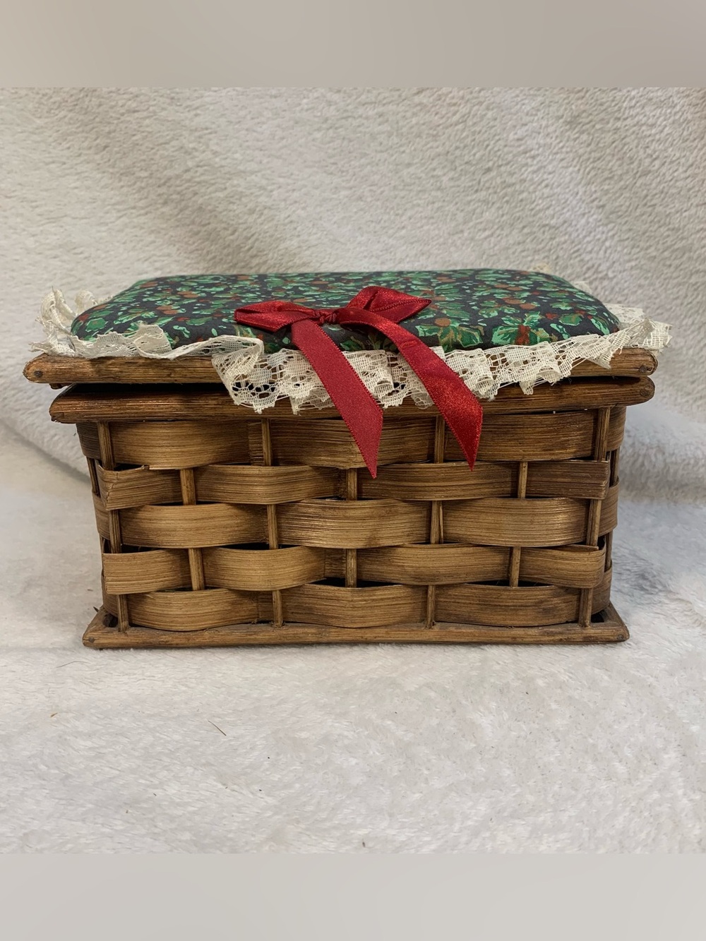 Vintage Grandma’s Cottagecore Holiday Sewing Basket Woven Rustic Brown Wicker